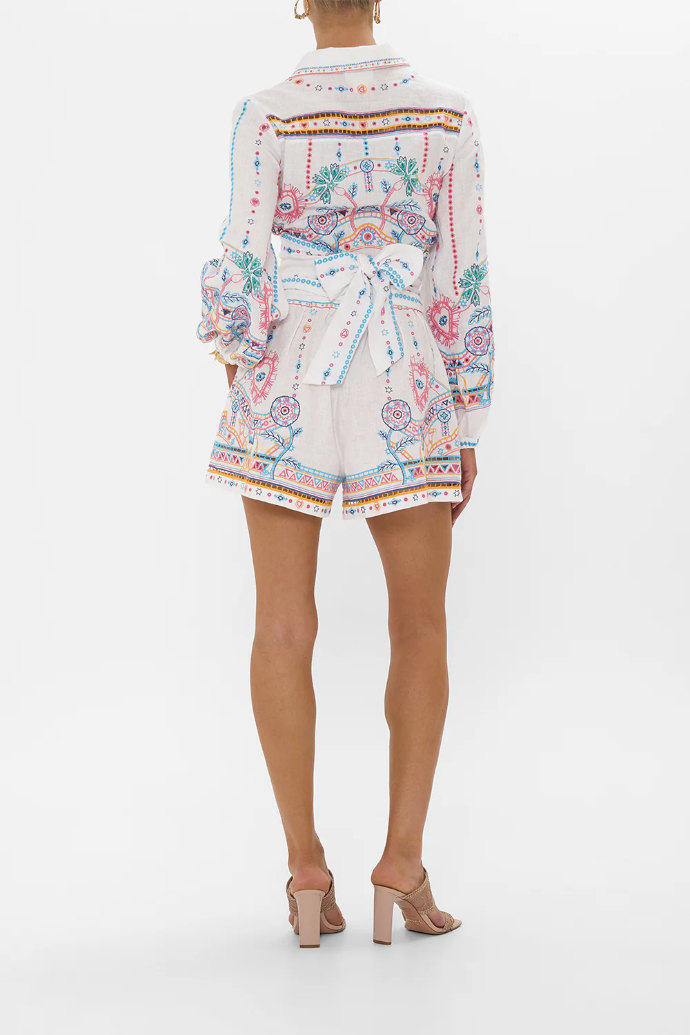 TUCK FRONT SHORT WITH BELT LIVING IN COLOUR - Image 2