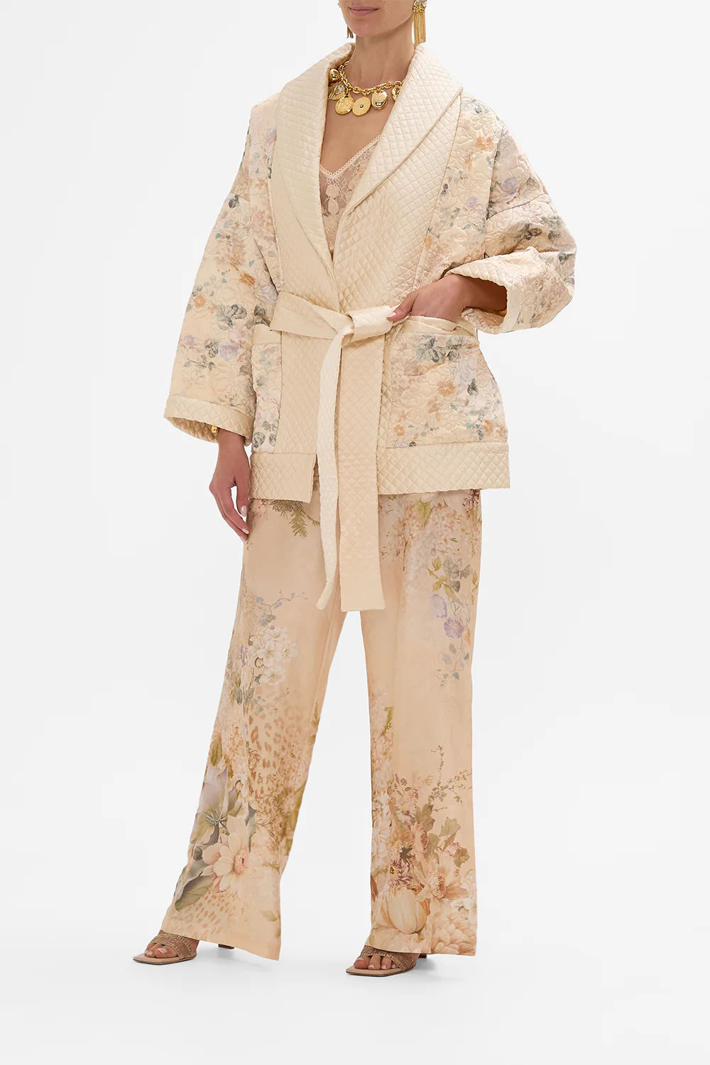 QUILTED ROLL COLLAR COAT ADORNED IN ANTIQUITY - Image 4