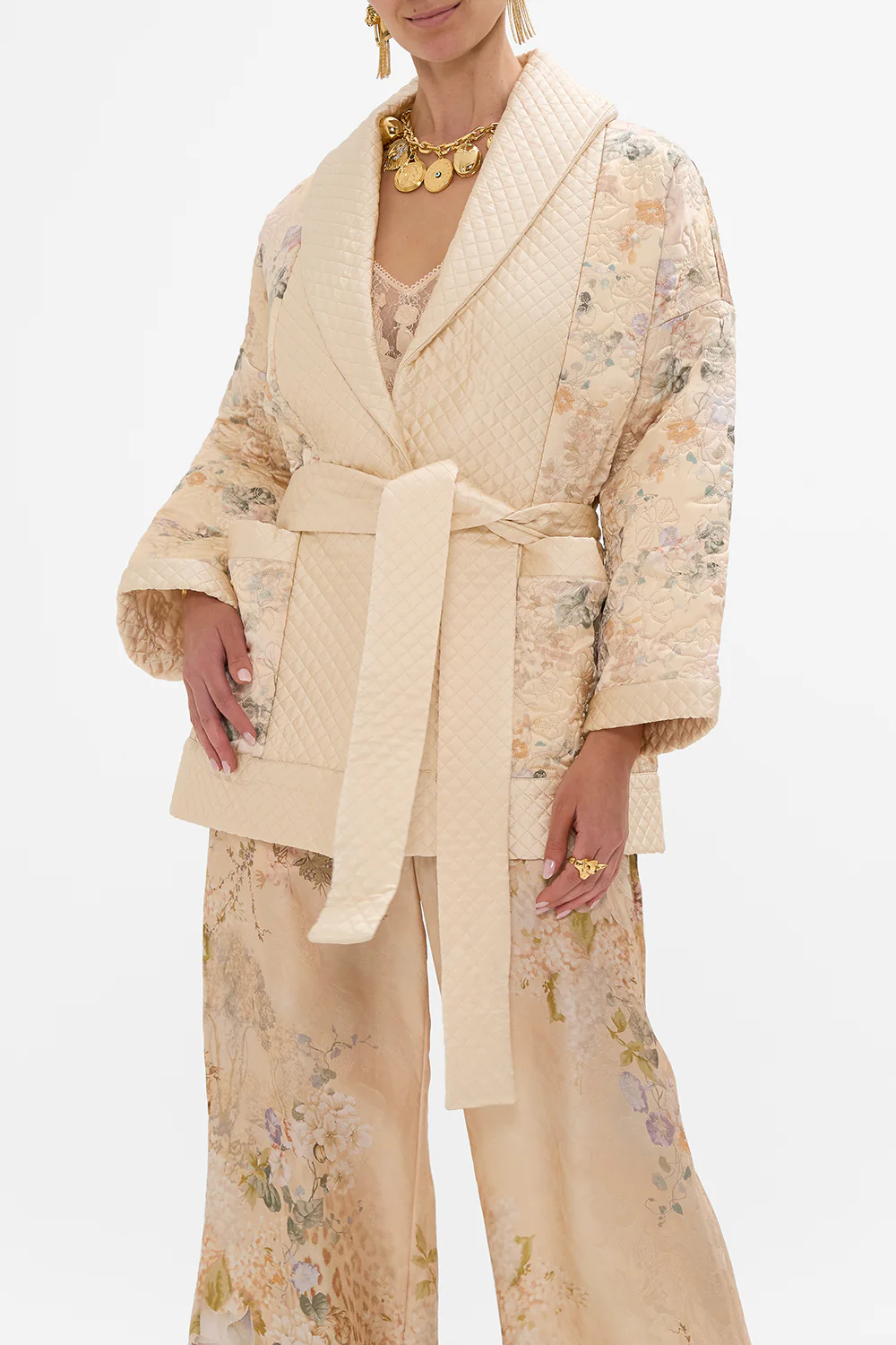QUILTED ROLL COLLAR COAT ADORNED IN ANTIQUITY - Image 5