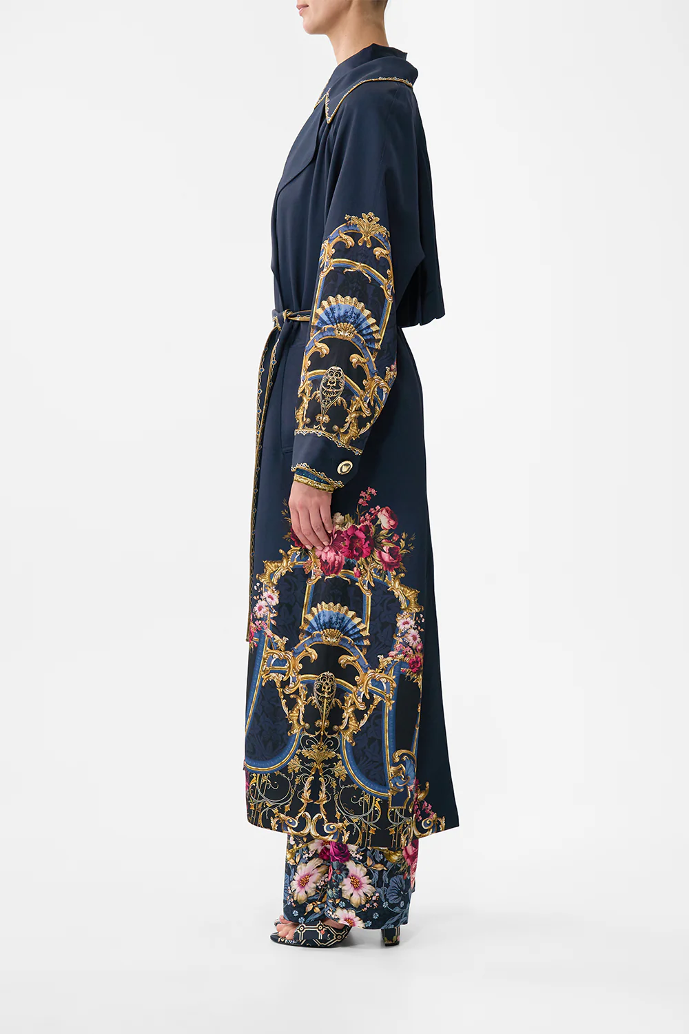 PLEATED BACK TRENCH ORNATE ON A PLATE - Image 4