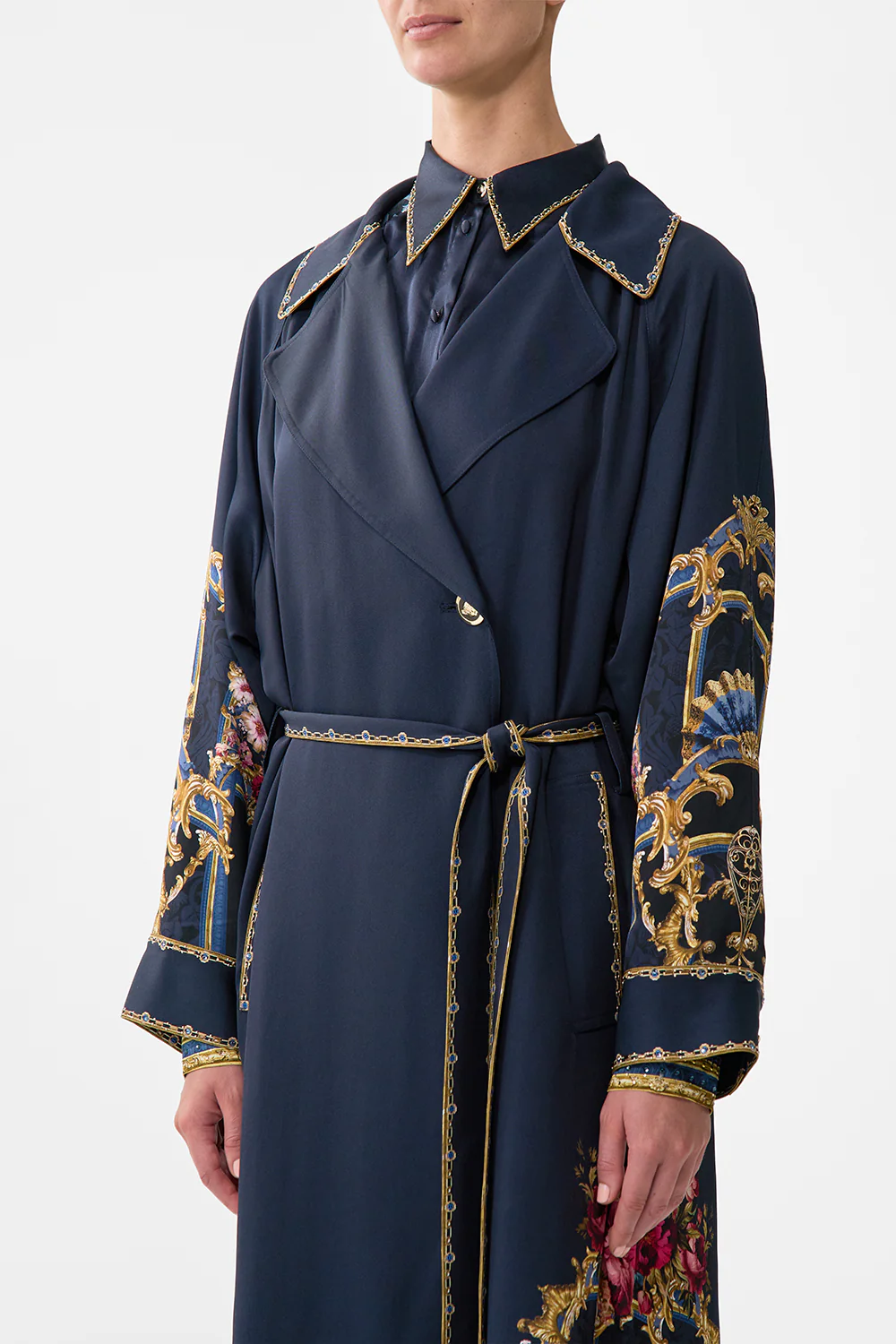 PLEATED BACK TRENCH ORNATE ON A PLATE - Image 5