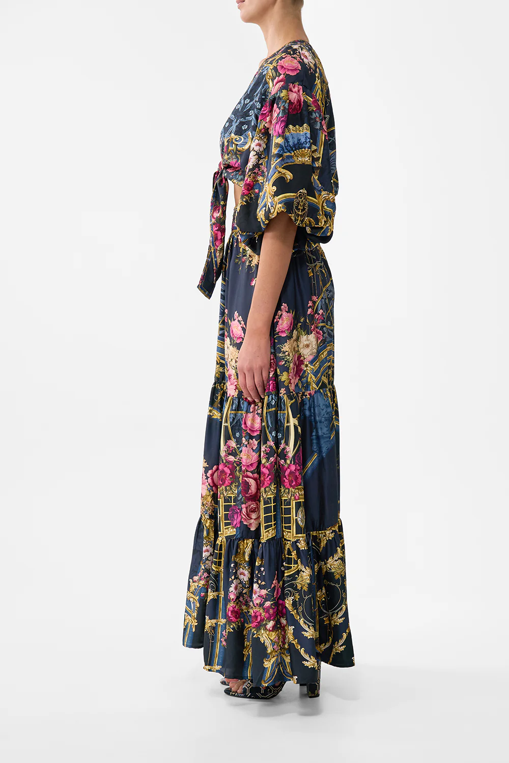 TIE FRONT PUFF SLEEVE TOP ORNATE ON A PLATE - Image 4