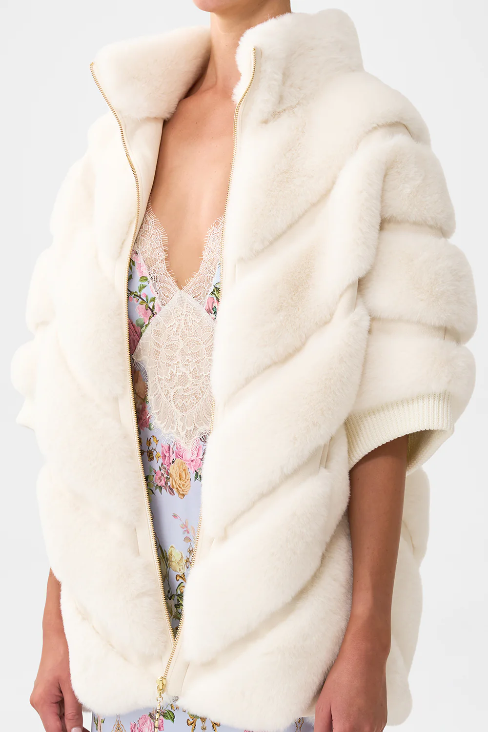 FAUX FUR SHORT SLEEVE SLOUCH JACKET TILED IN TIME - Image 5