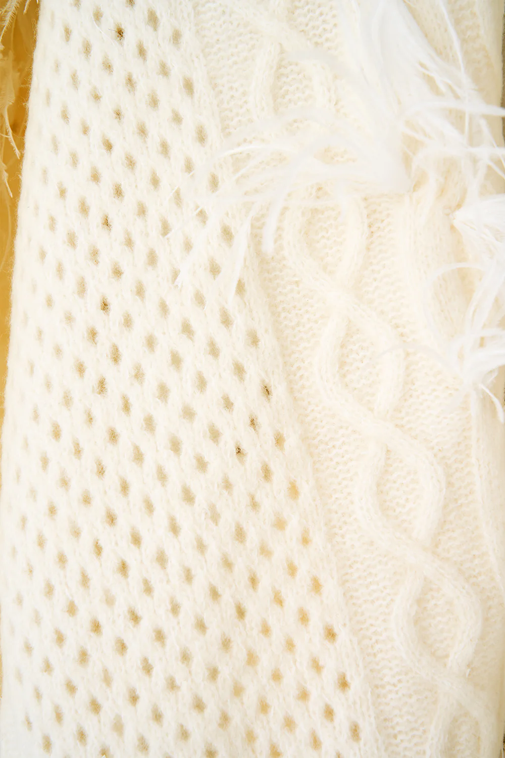 THROW OVER WITH FEATHERS TILED IN TIME - Image 7
