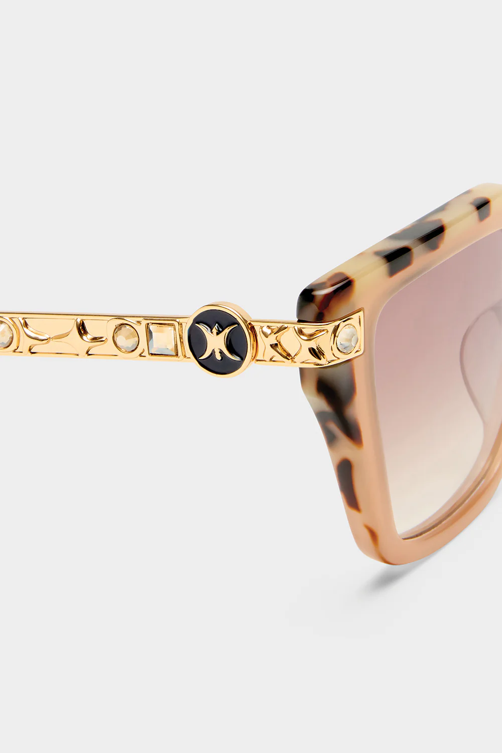 HERE COMES TROUBLE SUNGLASSES MILKY TAN / NATURAL TORT - Image 4