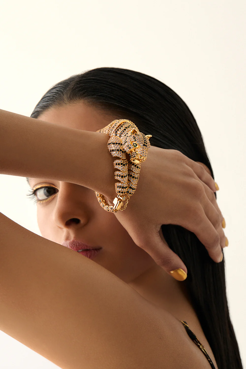 FIERCE FOLKLORE CHEETAH BANGLE GOLD - Image 3