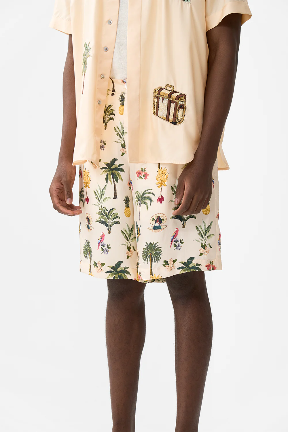 FIXED WAIST MID LENGTH WALK SHORT WELCOME TO THE WHITE LOTUS - Image 5