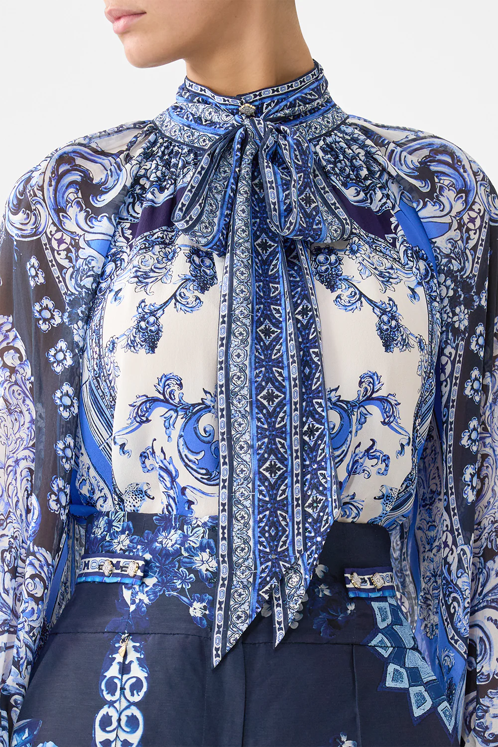 DETACHABLE PUSSY BOW RAGLAN BLOUSE A TILED WONDERLAND - Image 6