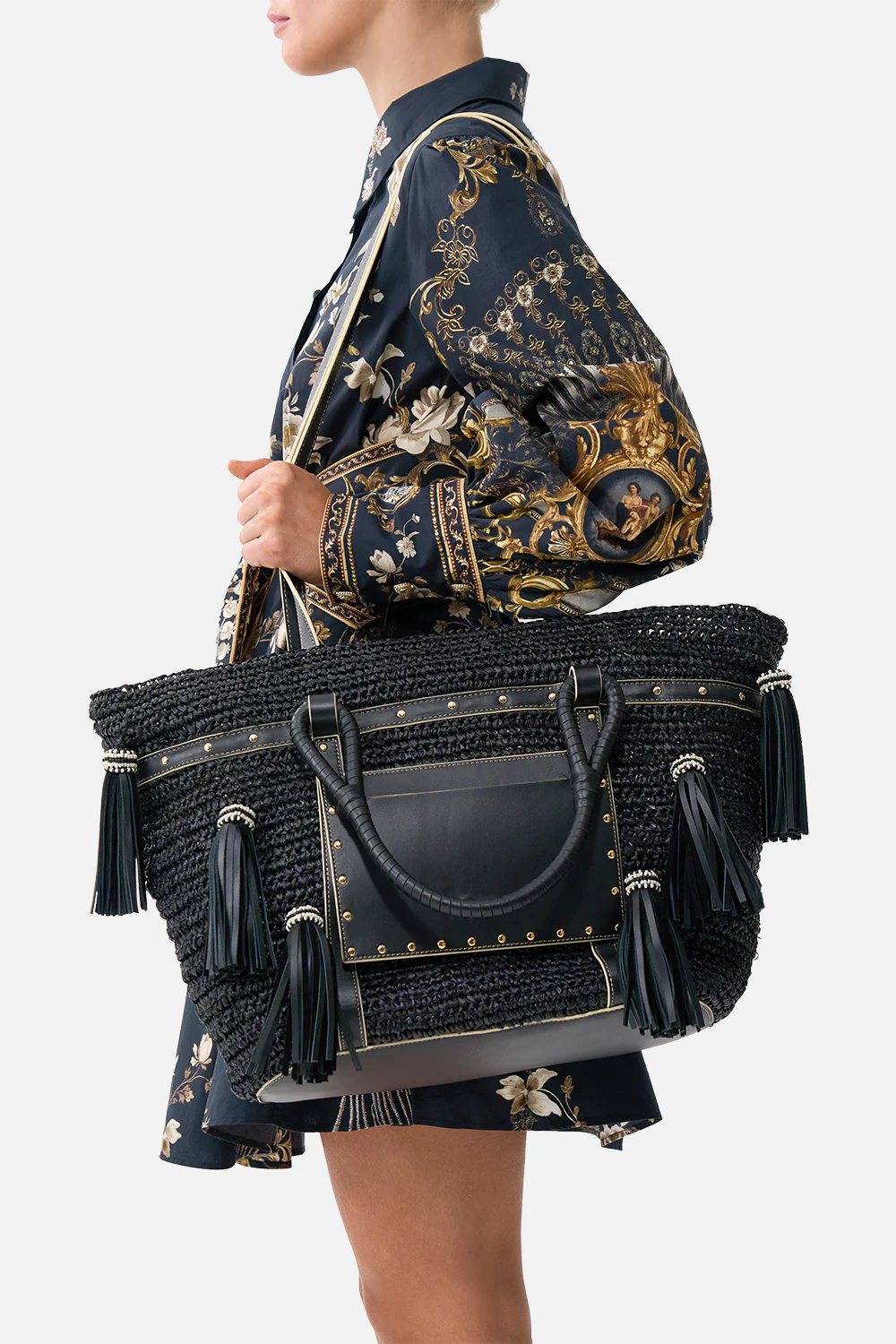 RAFFIA TOTE WITH TASSELS SOLID BLACK - Image 4