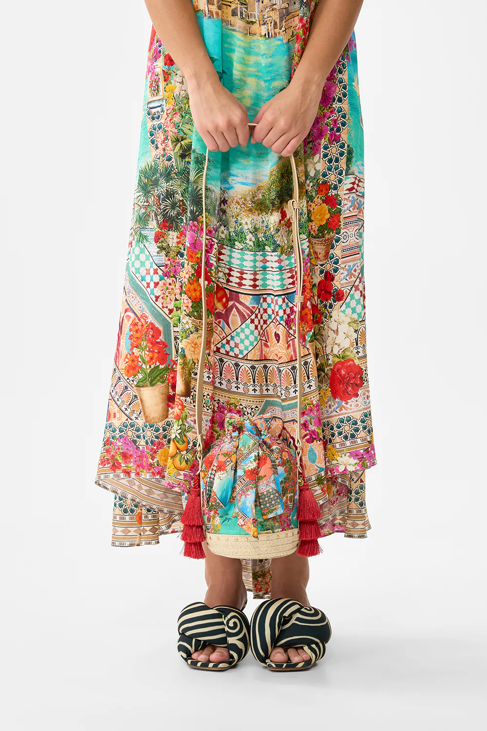 TIE TOP BUCKET BAG WITH TASSELS MEET ME IN MALLORCA - Image 6
