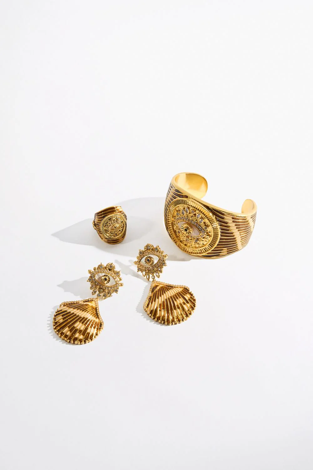 ENCHANTED OCEANIA SHELL CUFF BANGLE GOLD - Image 3