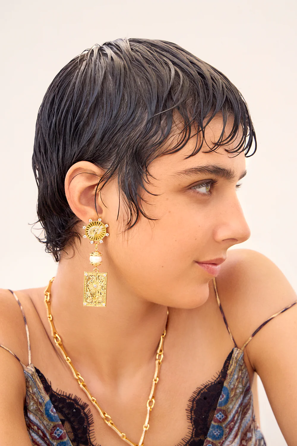 BOHEMIAN BABYLON ASYMMETRICAL CHARM EARRINGS GOLD - Image 3