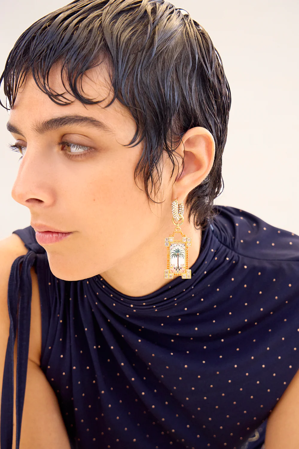 SULTANS, SCRIBES & SHAMANS CHARM EARRINGS GOLD - Image 4