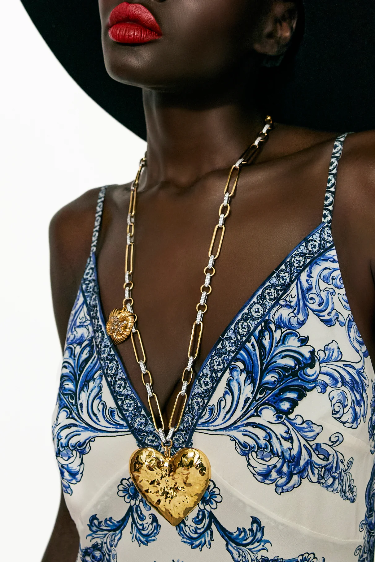 THE HEART STRING QUINTET PENDANT NECKLACE GOLD - Image 4
